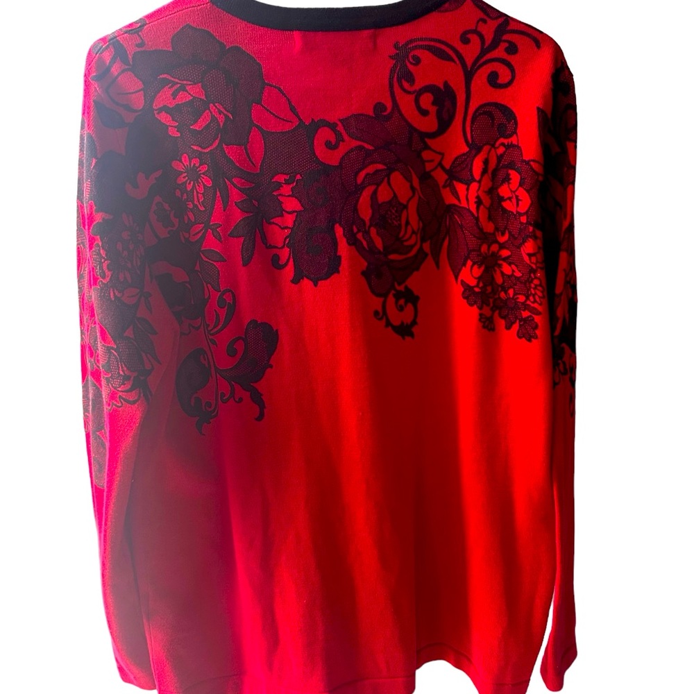 Samantha Grey Médium red and black sweater